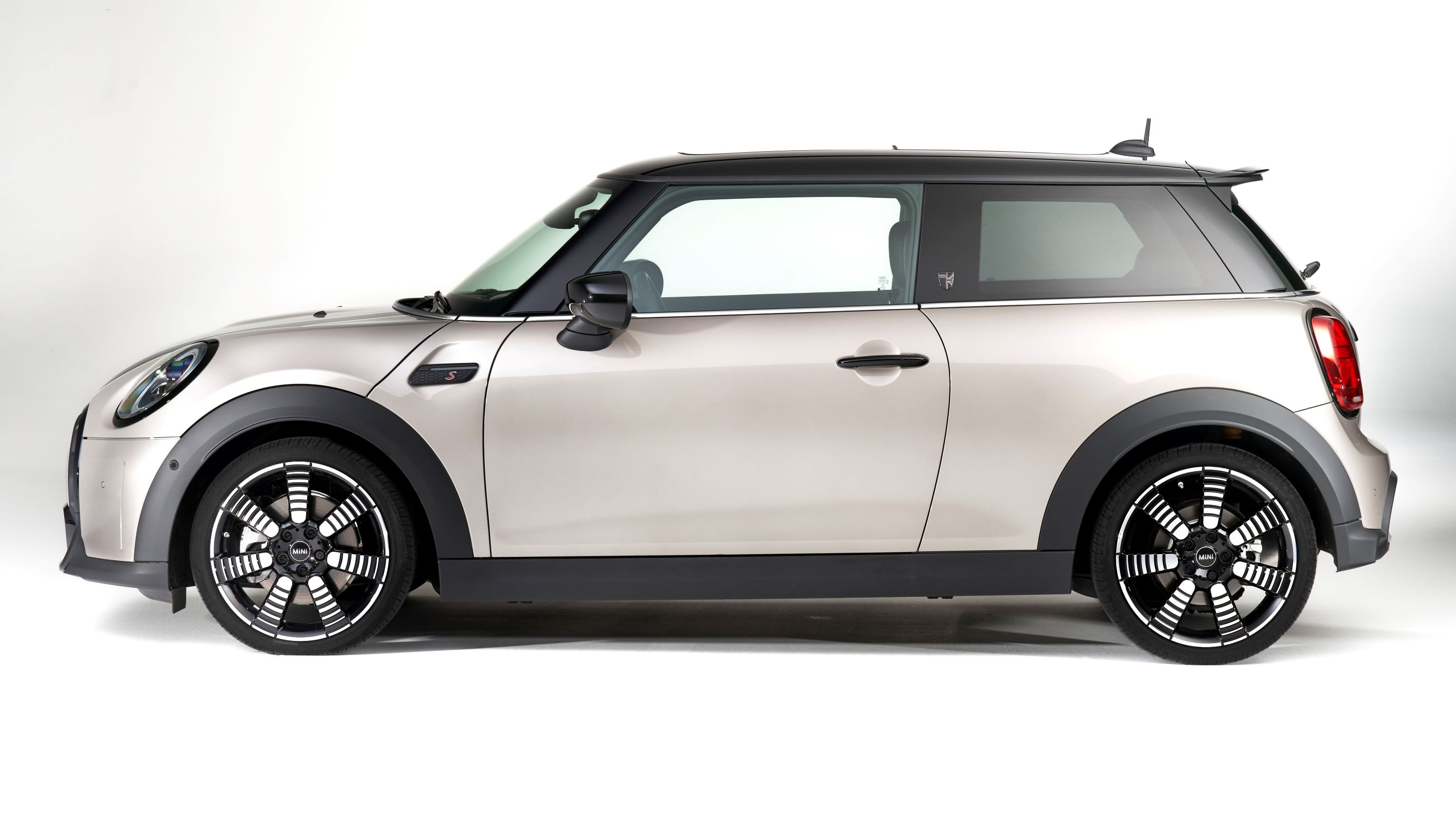 P90411830_highRes_mini-cooper-s-3-door