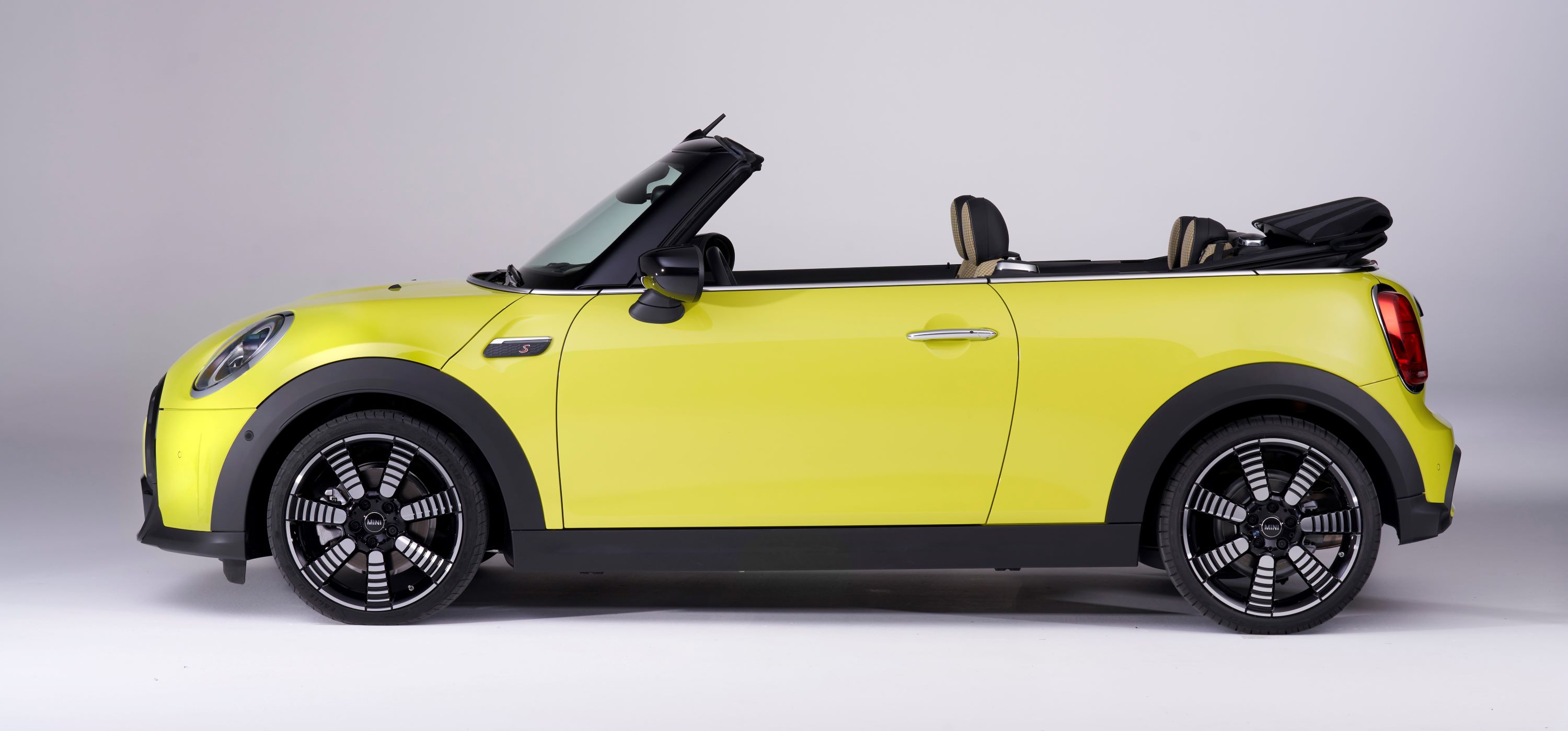 P90411870_highRes_mini-cooper-s-conver