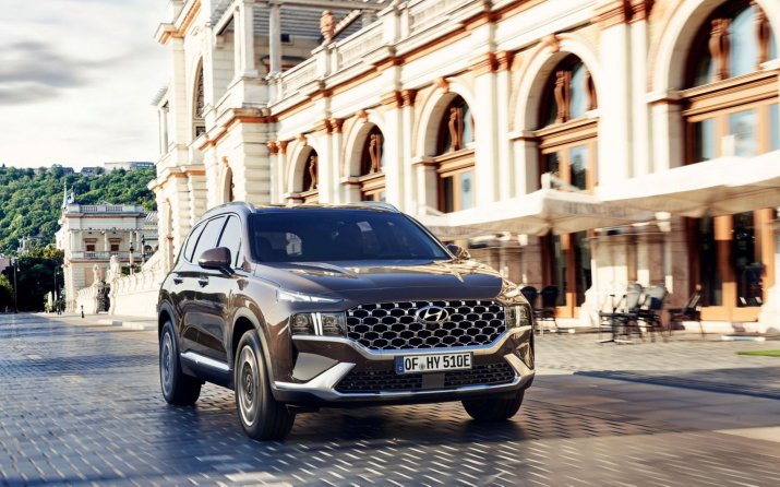 TM_KV_Driving_Front_20_LHD_PHEV_1610