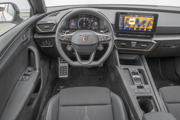 KSZ_CUPRA_LEON_ST_EHYBRID_INTERIOR_001