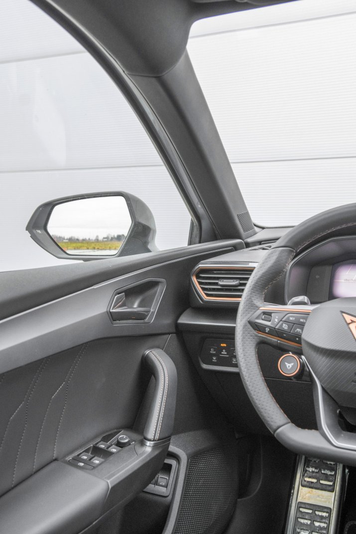 KSZ_CUPRA_LEON_ST_EHYBRID_INTERIOR_023