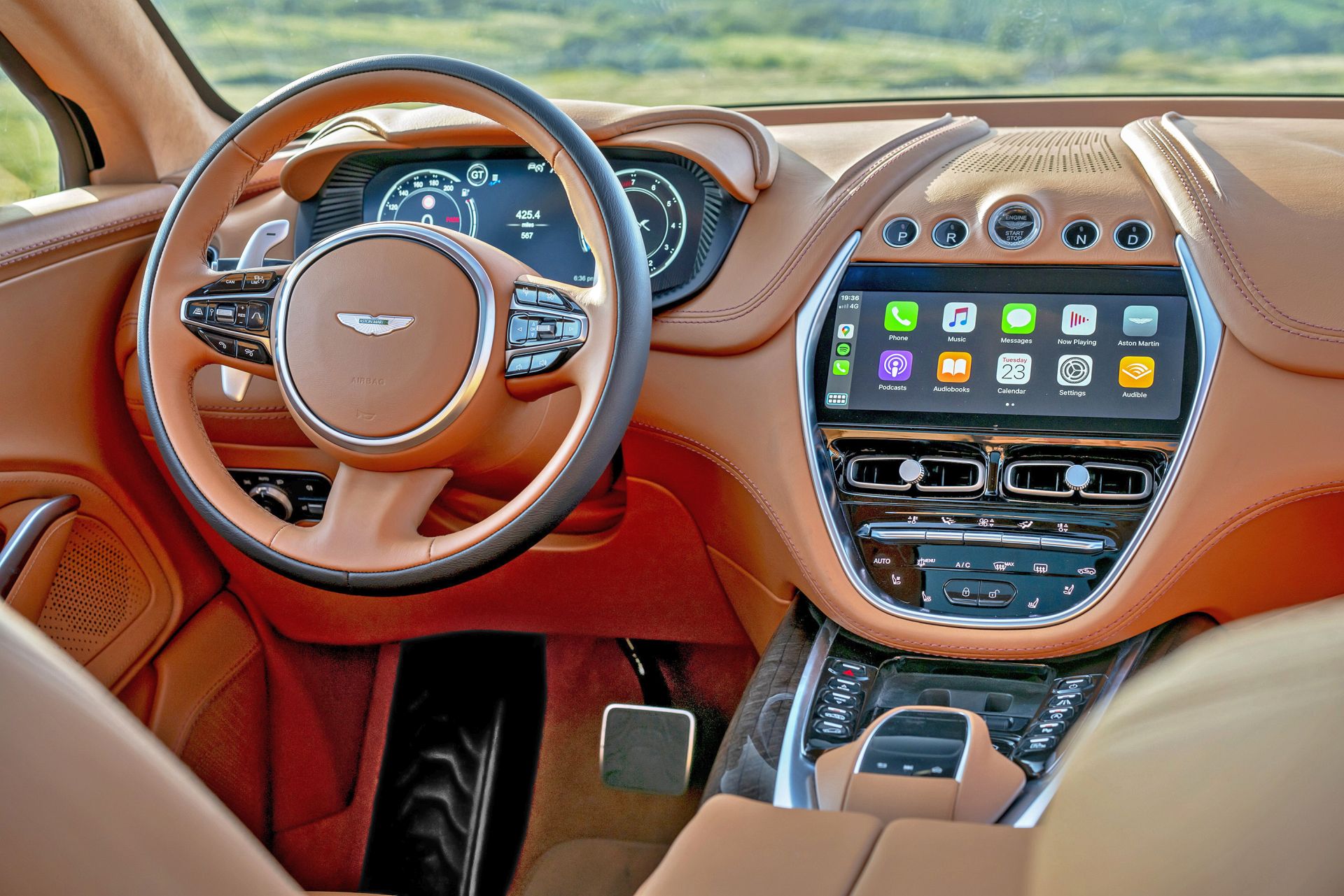 Aston Martin DBX (14)