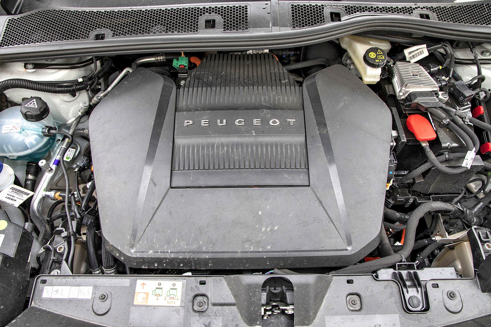 2021 Peugeot e-2008 (2)