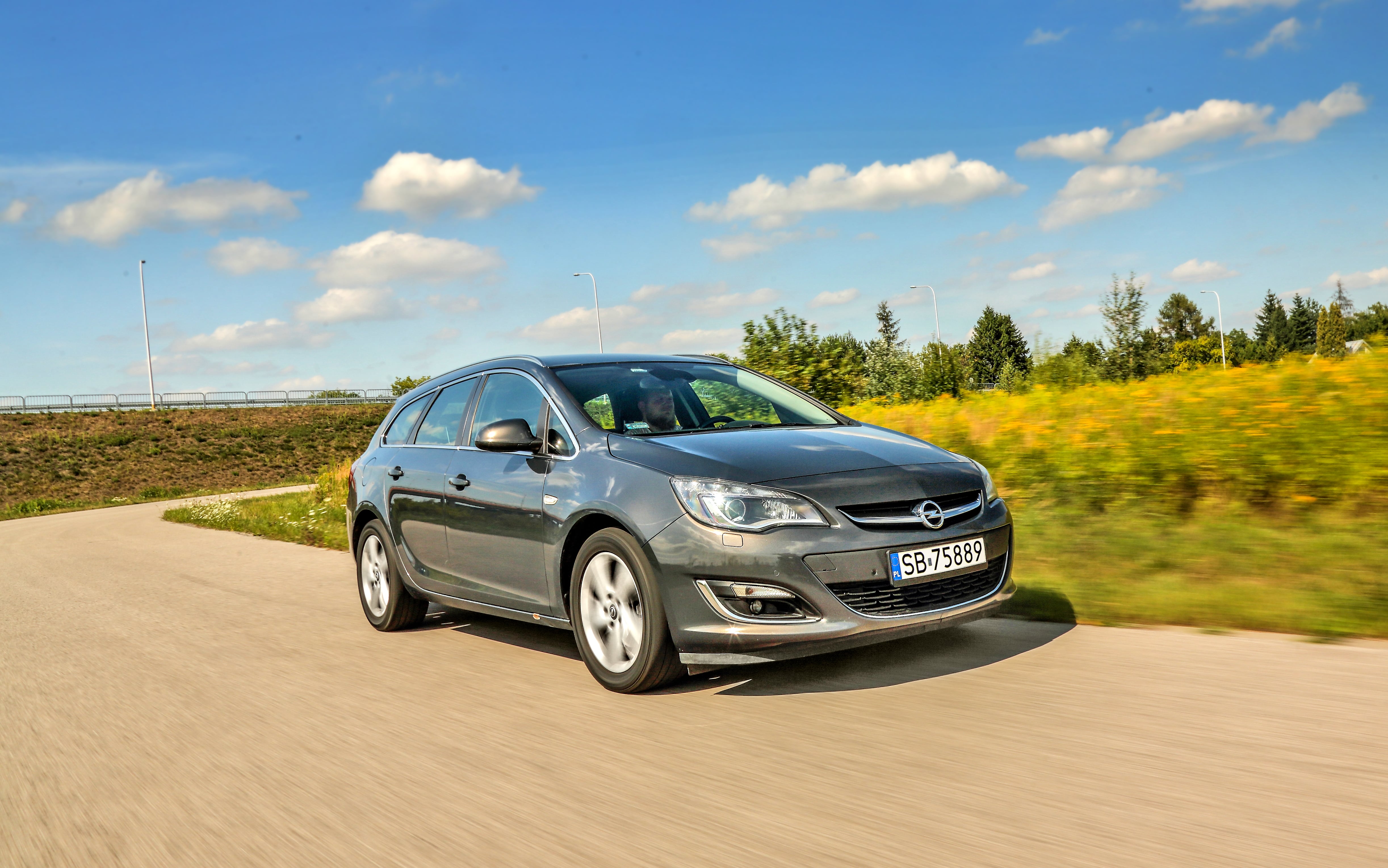 Opel_Astra_J_Sports_Tourer_1