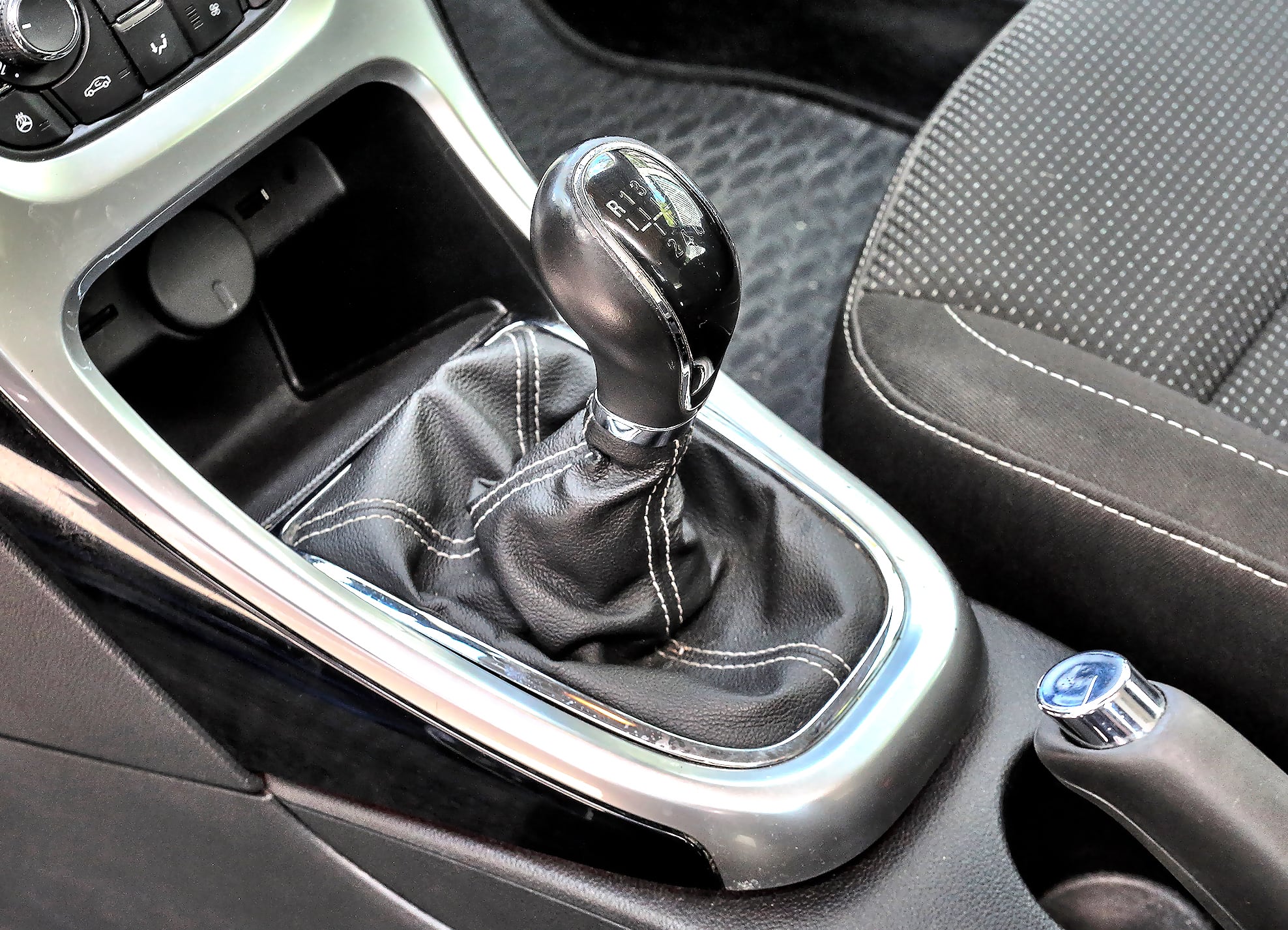 Opel_Astra_J_Sports_Tourer_16