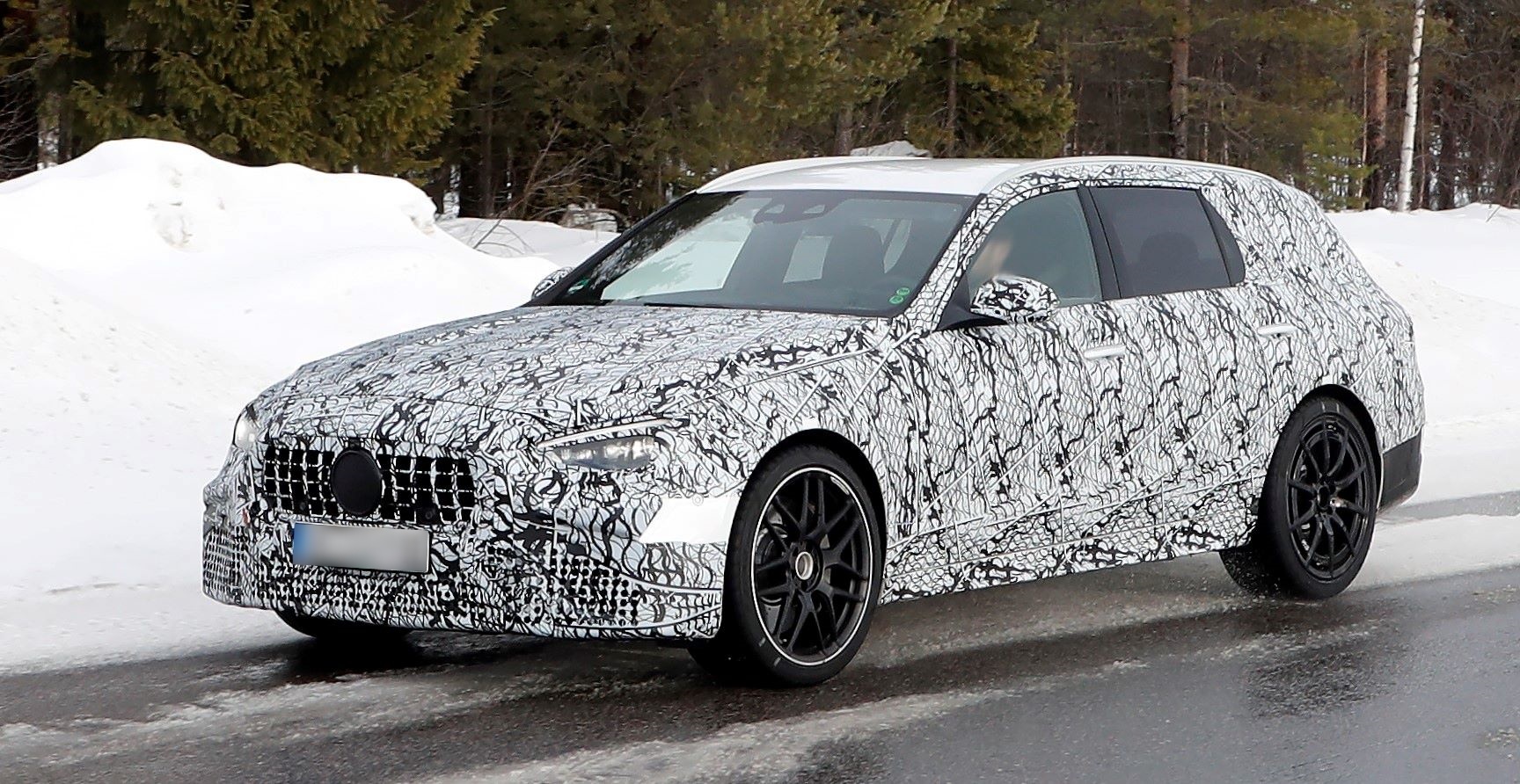 Mercedes AMG C63 Wagon 2