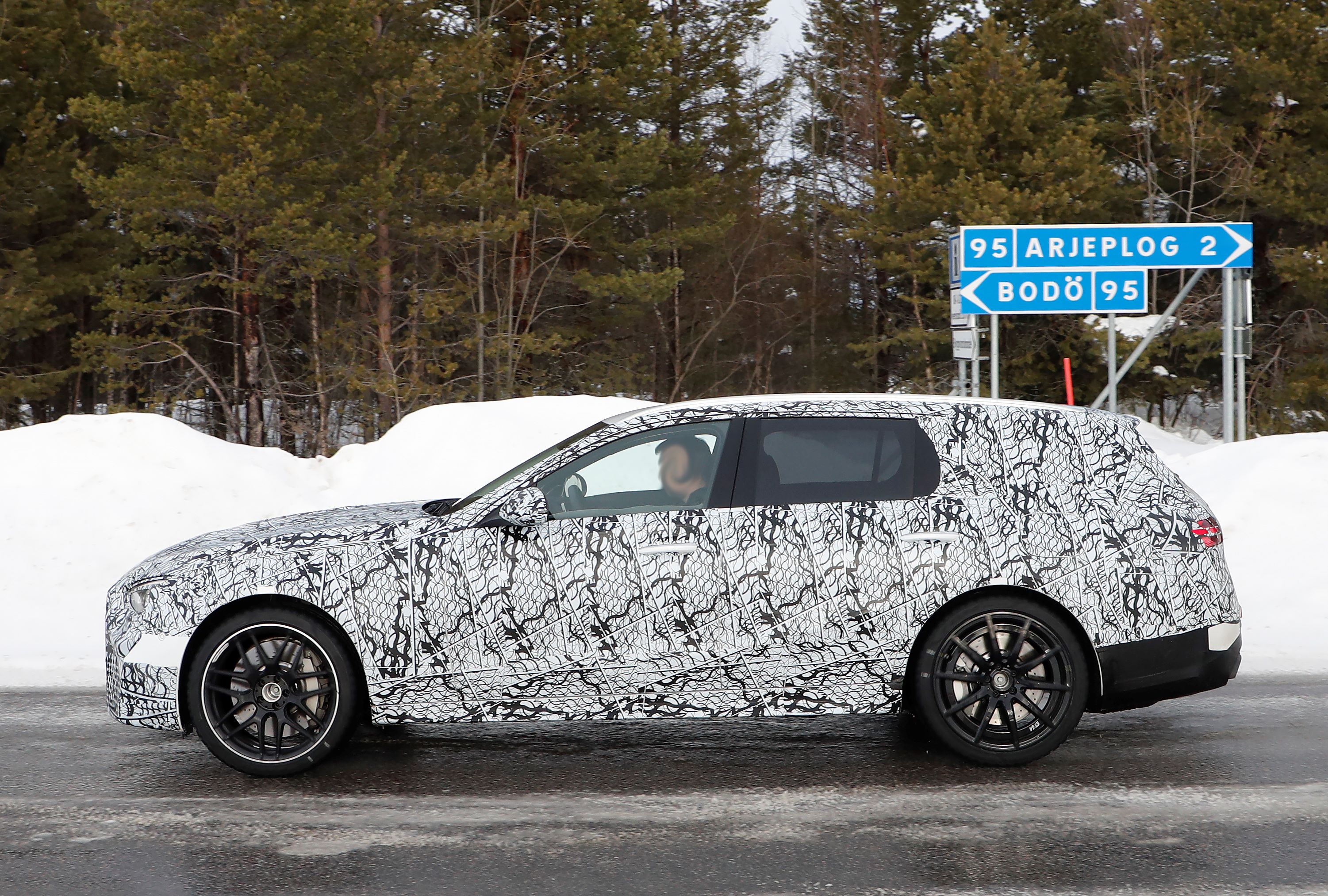 Mercedes AMG C63 Wagon 4