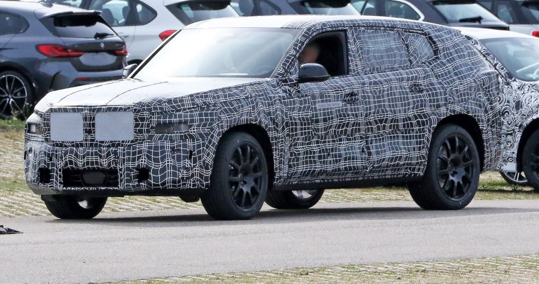 Topowy SUV w gamie – BMW X8