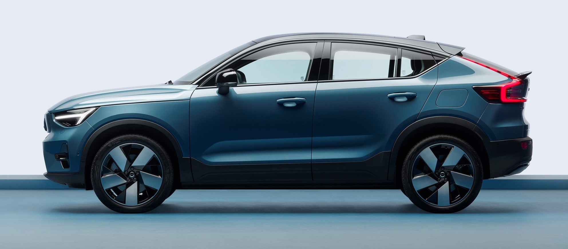 277609_Volvo_C40_Recharge_Studio