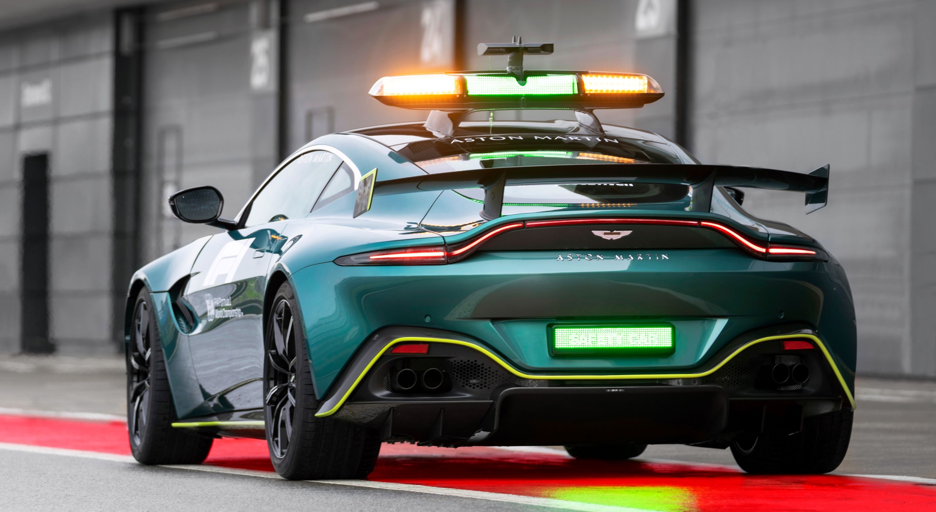 AstonMartinVantage_OfficialSafetyCarofFormulaOne_05
