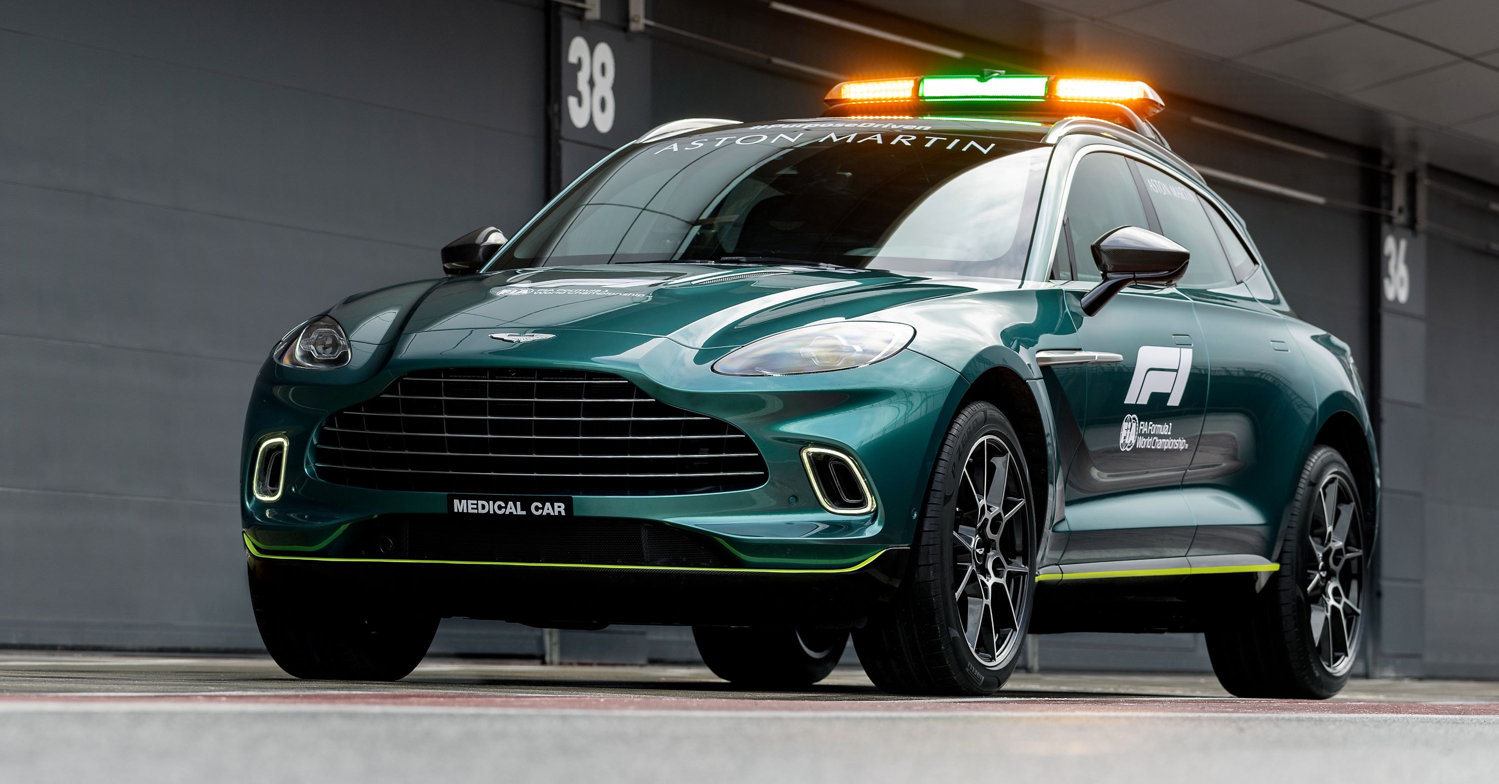 AstonMartinDBX_OfficialMedicalCarofFormulaOne_12