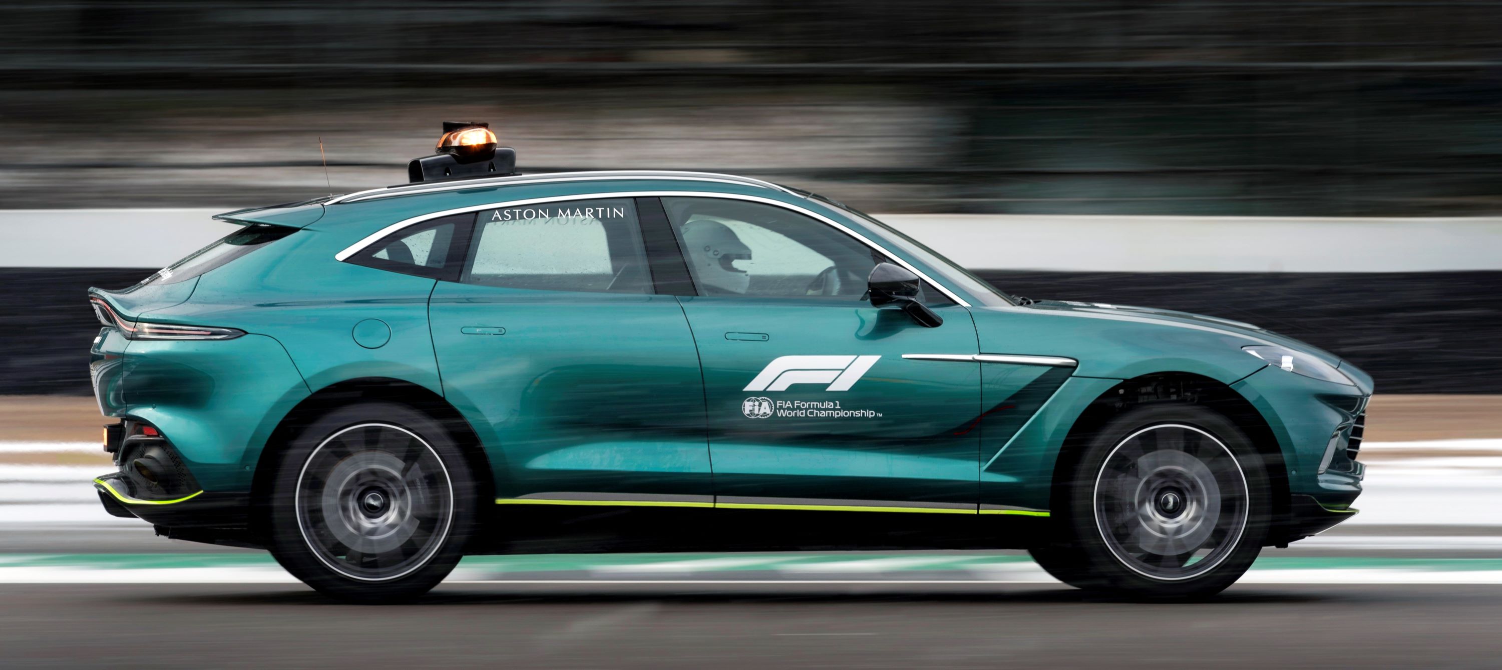 AstonMartinDBX_OfficialMedicalCarofFormulaOne_03