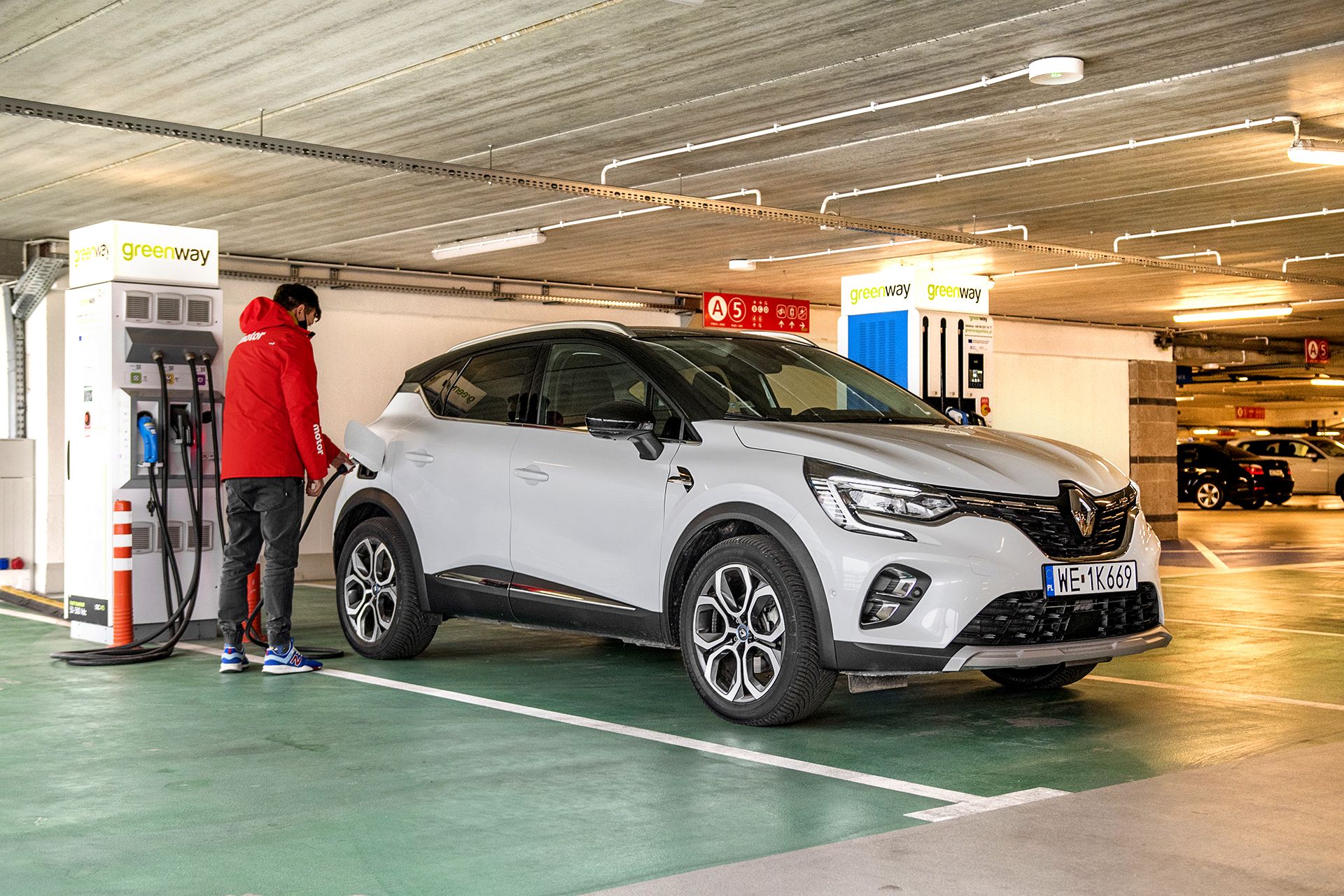 KSZ_RENAULT_CAPTUR_II_ETECH_CHARGING_002