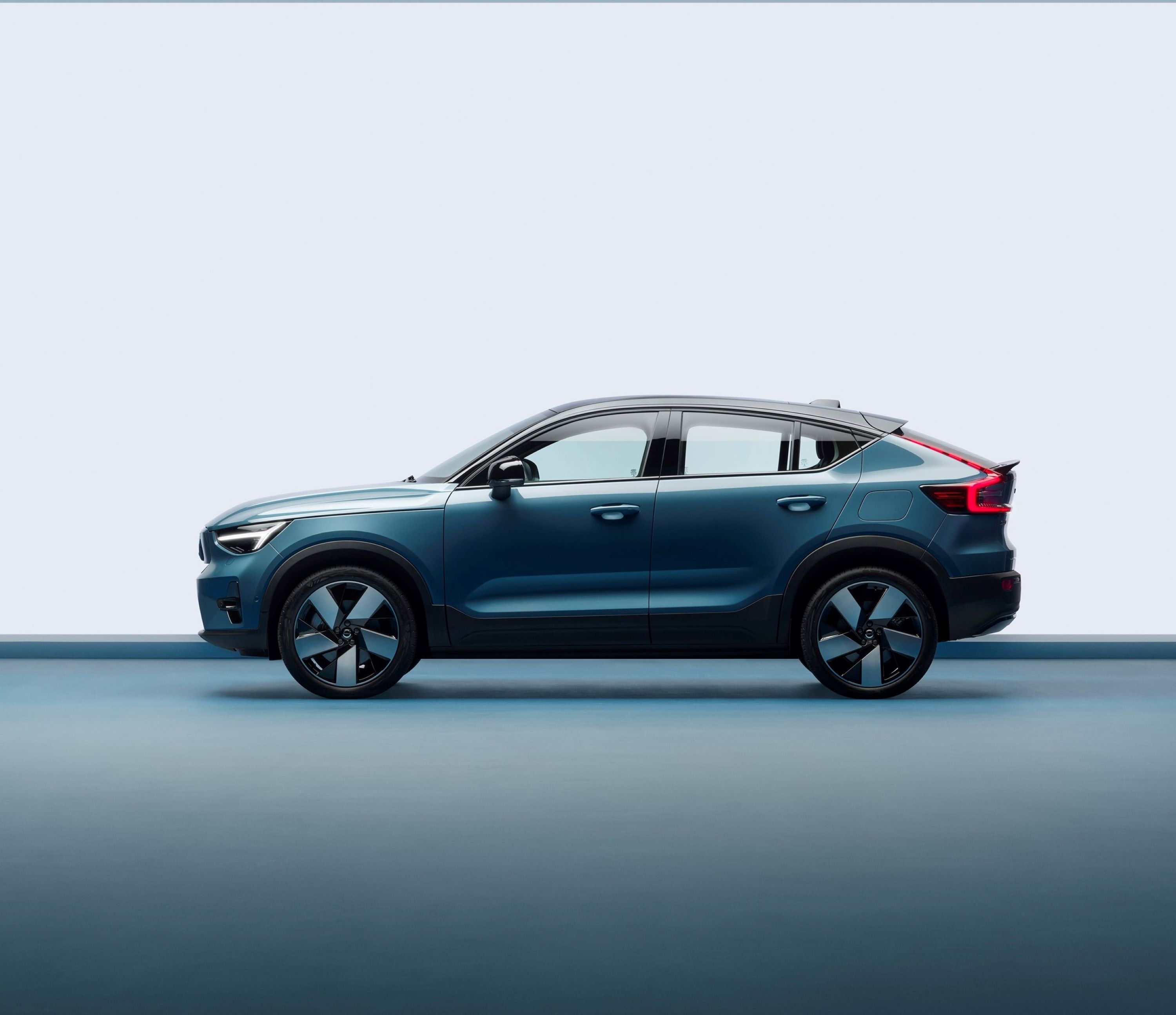 277609_Volvo_C40_Recharge_Studio