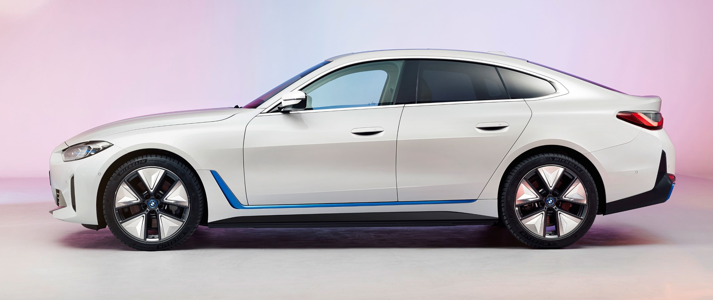 P90416005_highRes_first-view-on-the-up