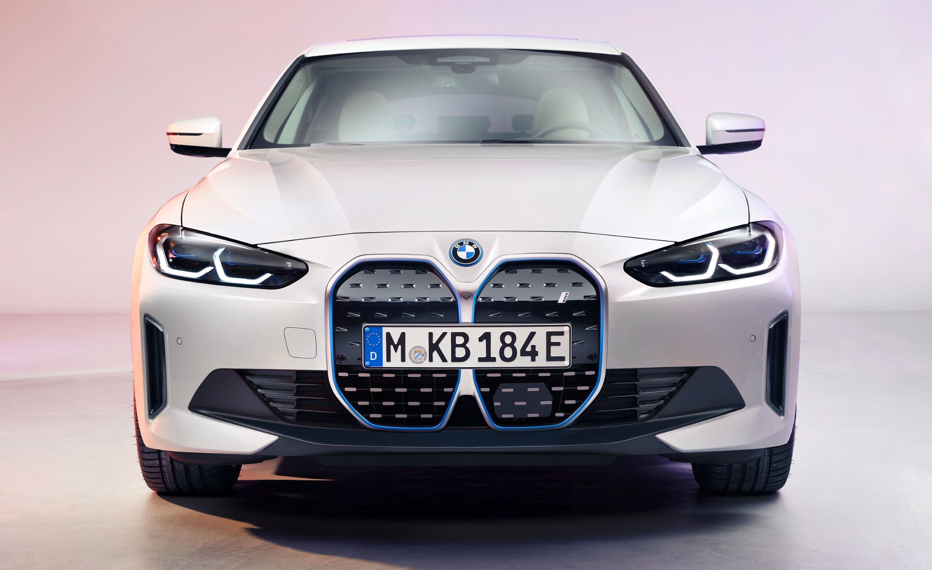 P90416003_highRes_first-view-on-the-up