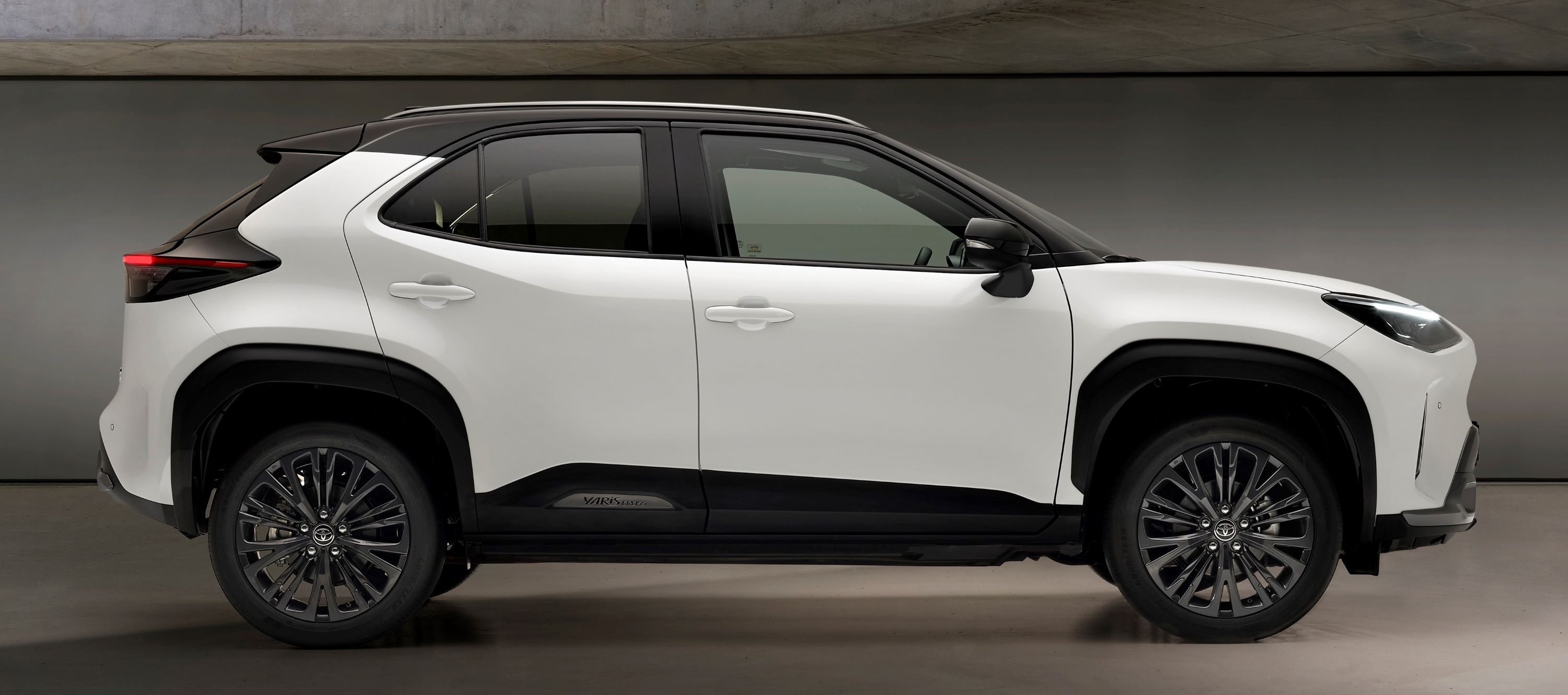 yaris-cross-adventure-ext-04