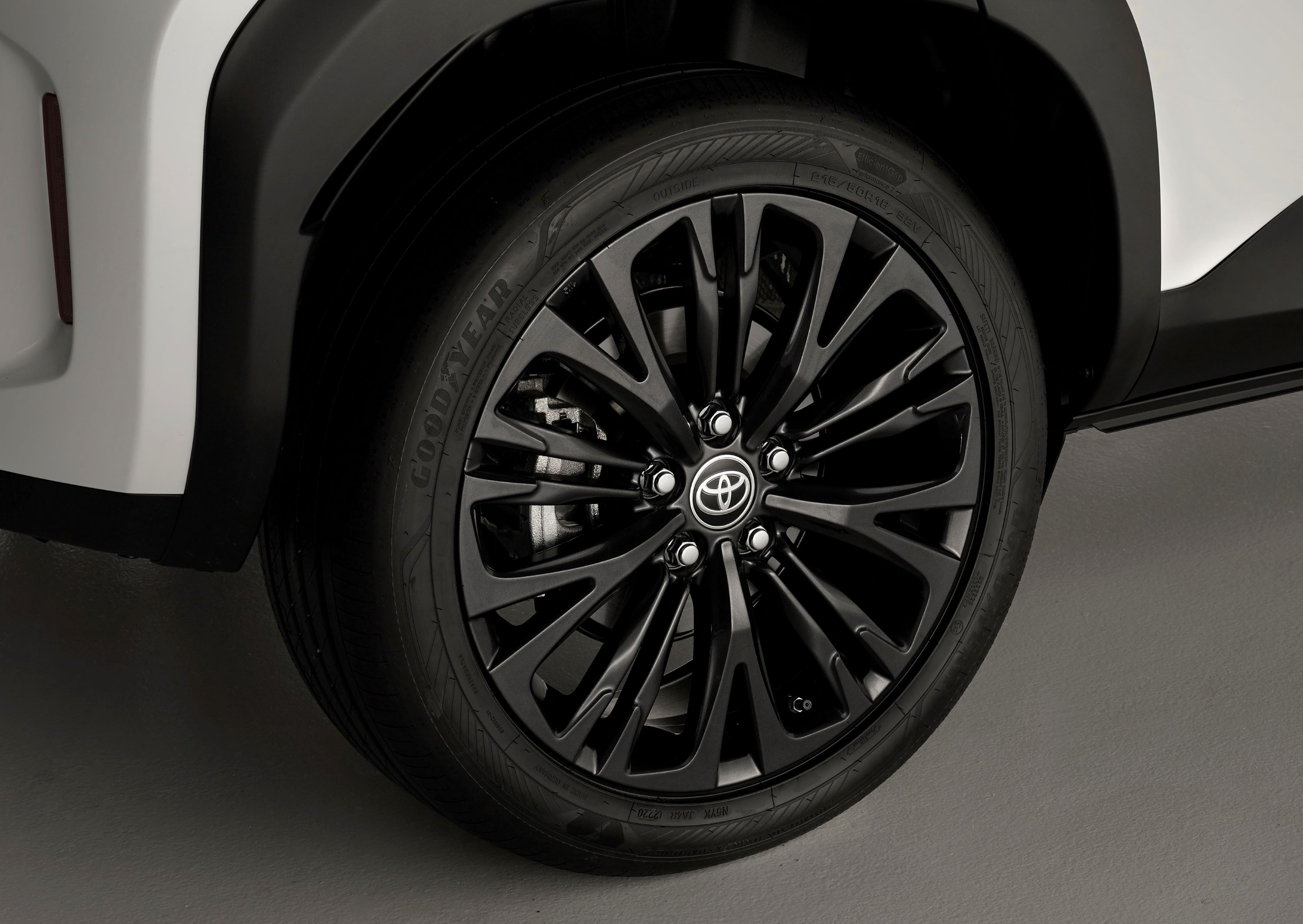yaris-cross-adventure-ext-det-01