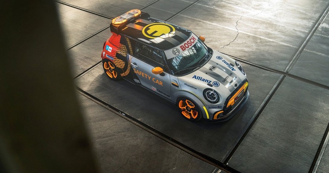 Nowy samochód bezpieczeństwa w Formule E – Mini Electric Pacesetter