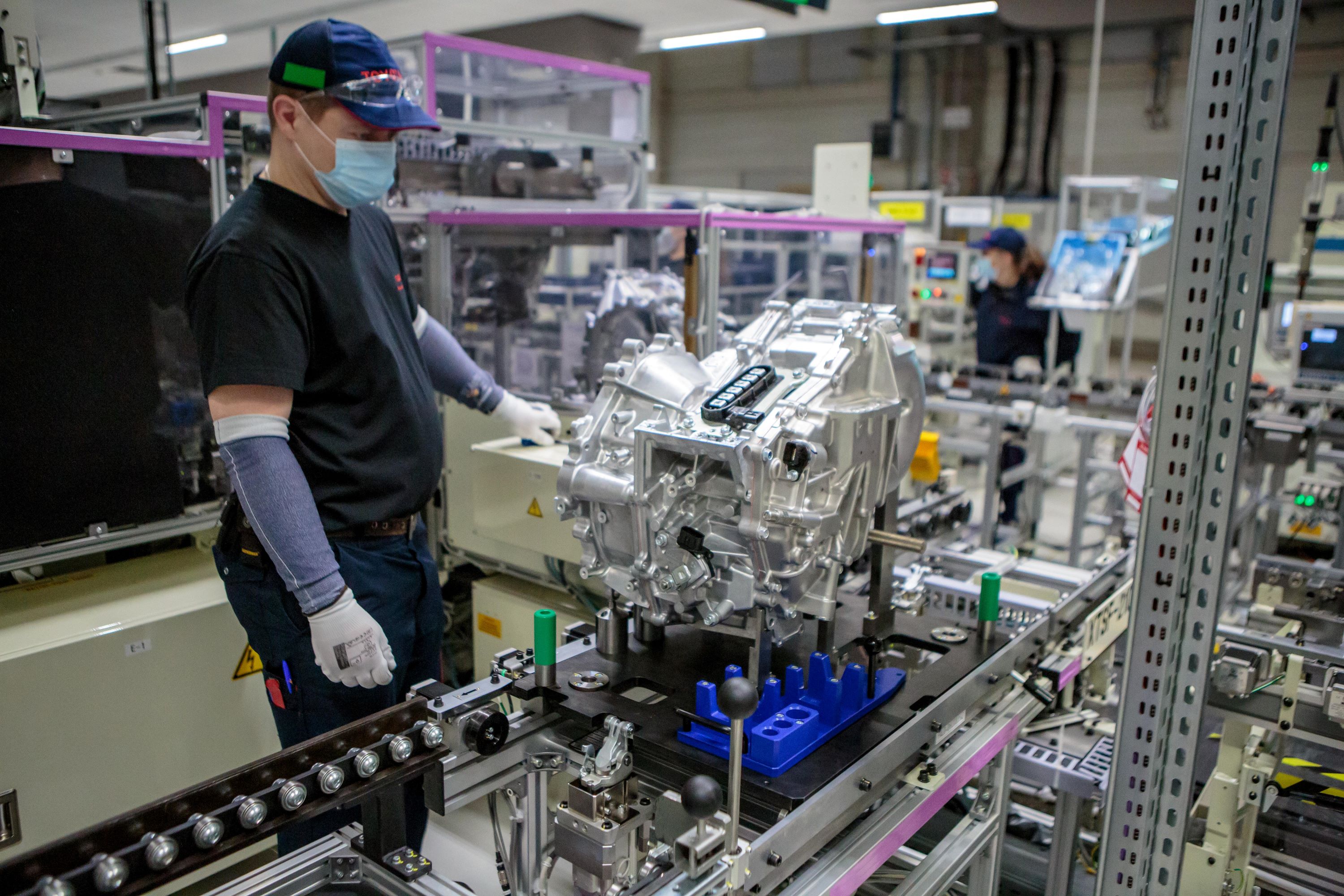 Uruchomienie_produkcji_przekladni_hybrydowej_SOP_HV_TA_fot__J__Zych_(3)_7