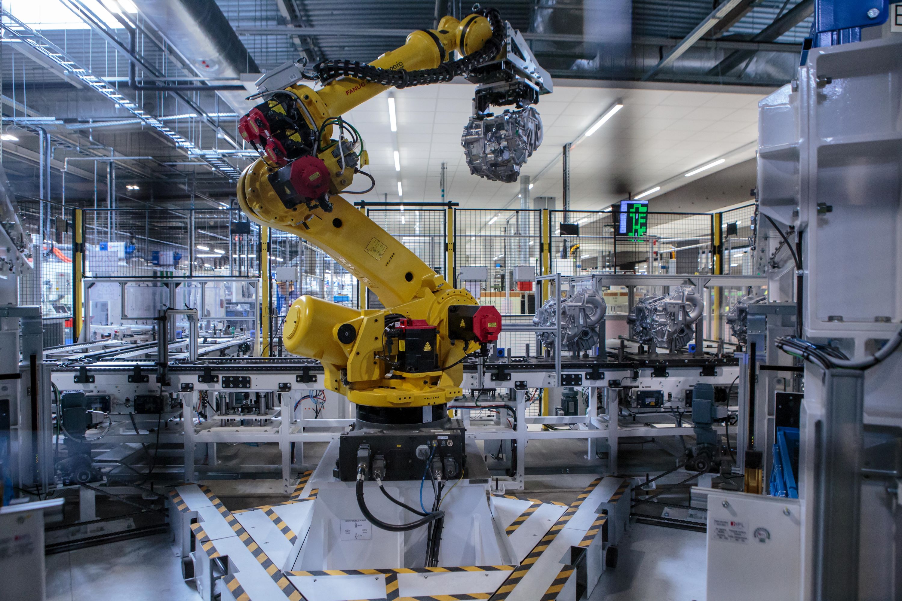 Uruchomienie_produkcji_przekladni_hybrydowej_SOP_HV_TA_fot__J__Zych_(10)_3