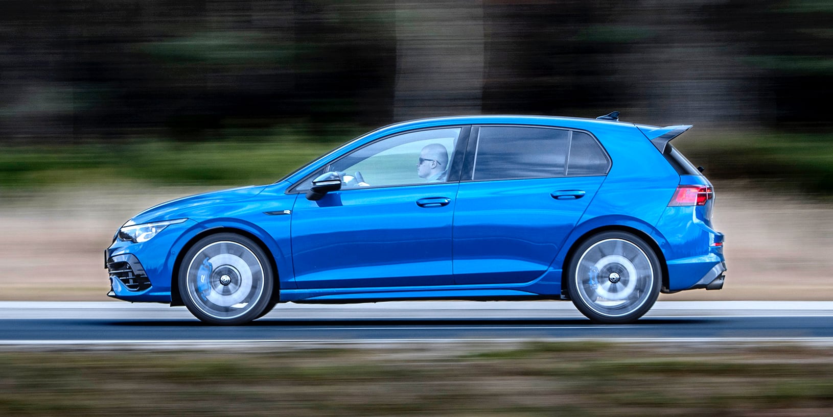 Volkswagen_Golf_R_16