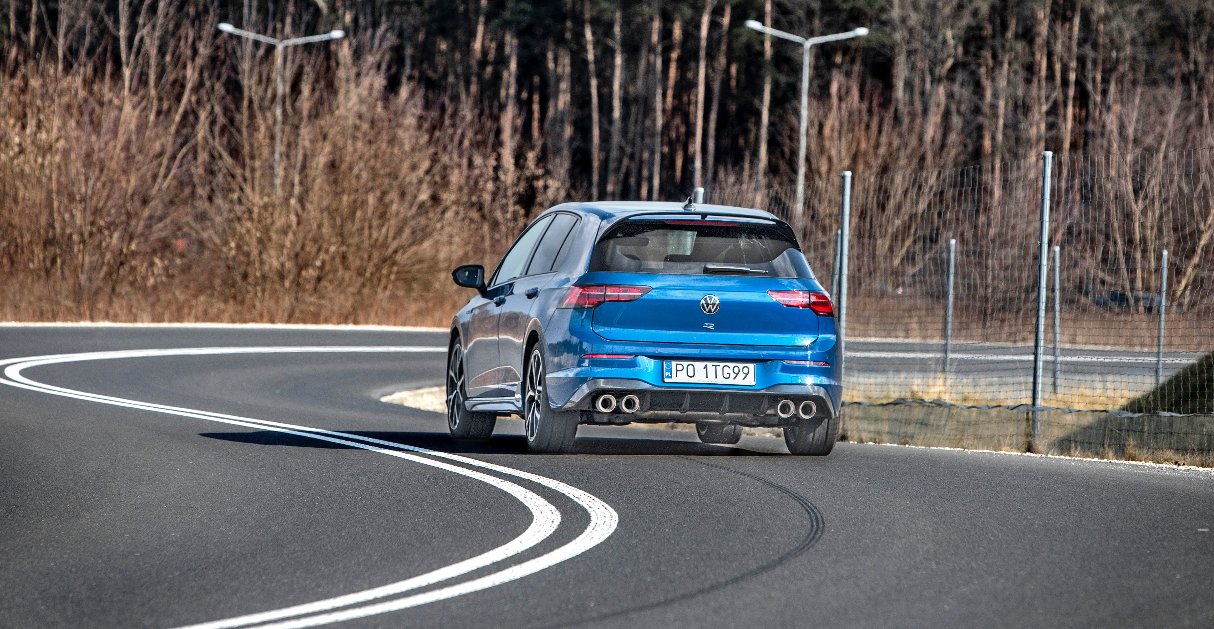 Volkswagen_Golf_R_19