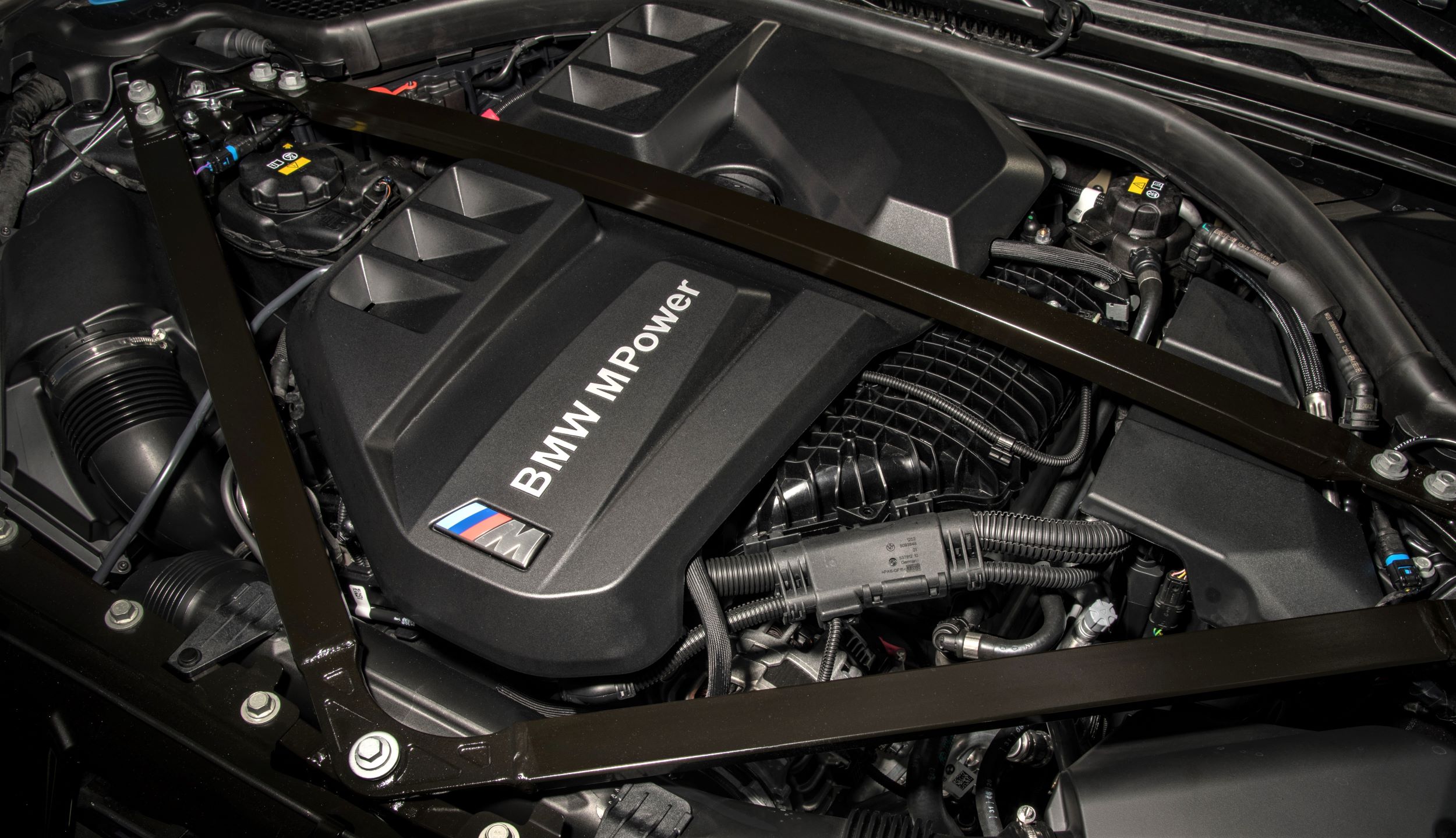 P90416689_highRes_the-all-new-bmw-m3-c