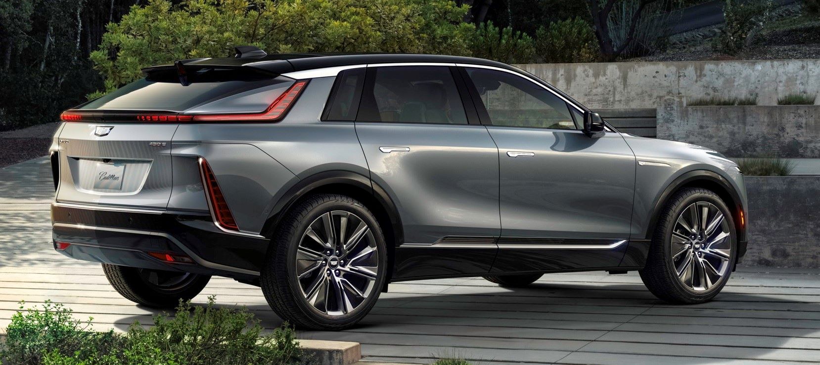 2023-Cadillac-LYRIQ-009