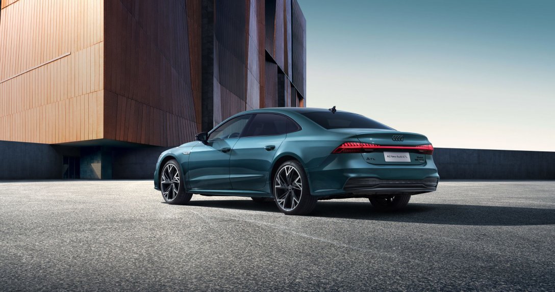 W wersji sedan – Audi A7L