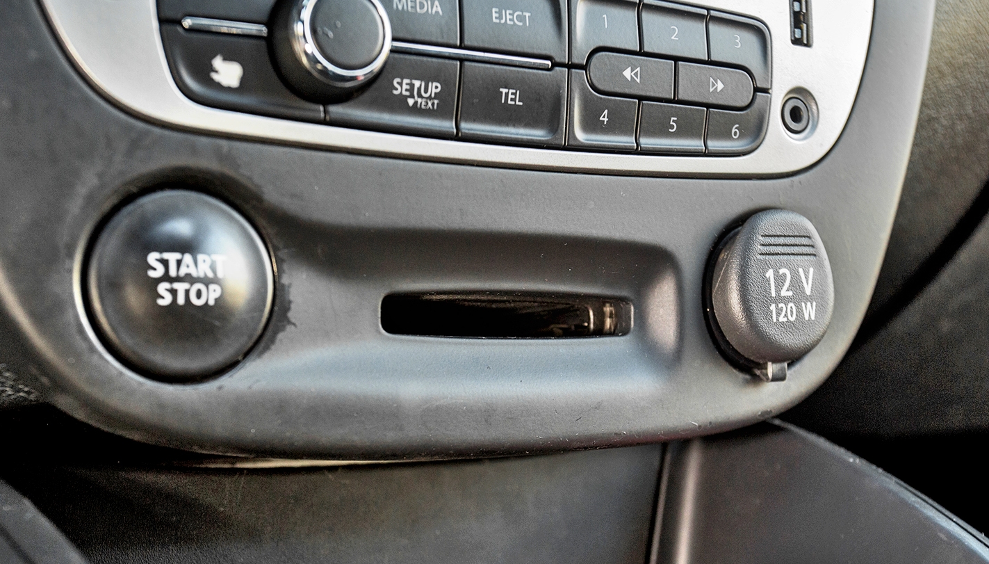 Renault-Megane-III-GT220_8