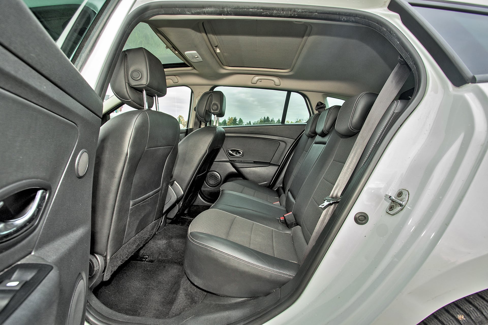 Renault-Megane-III-GT220_14