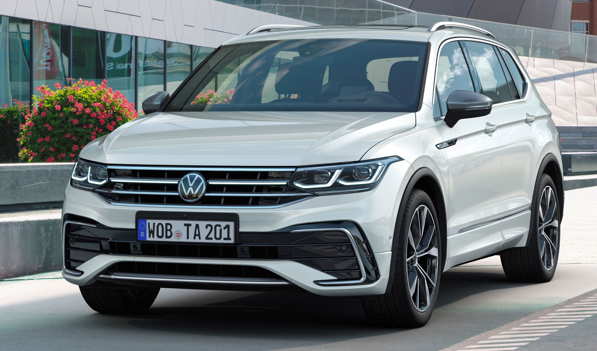 Tiguan 2022. Тигуан r line 2021. Tiguan Allspace 2021. Новый Volkswagen Tiguan 2022. Фольксваген Тигуан r line 2021.