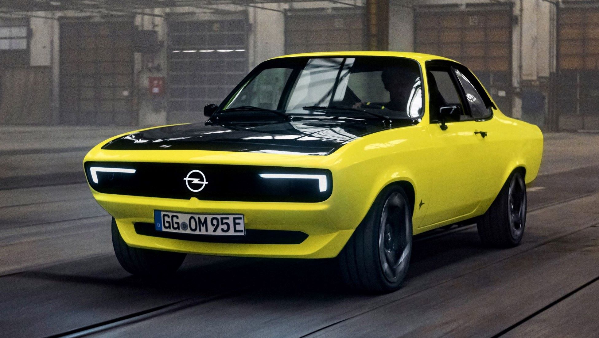 Opel Manta GSe przód jazda