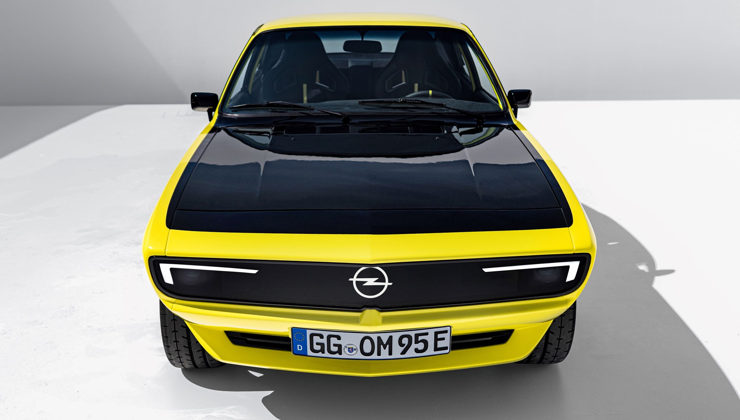 Opel Manta GSe przód