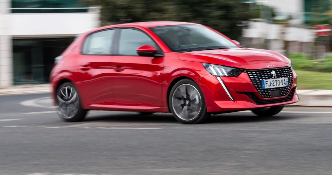 Peugeot 208 ruch przód