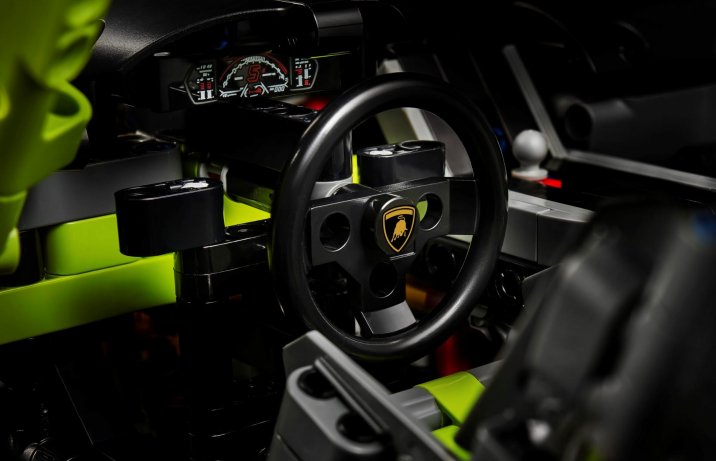 Lamborghini SIÁN FKP 37 z LEGO - kokpit
