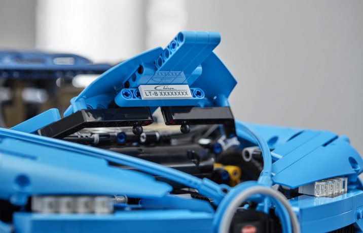 Bugatti Chiron z LEGO - maska