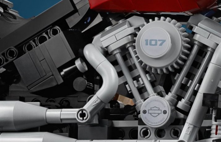 Harley Davidson Fat Boy z LEGO - silnik