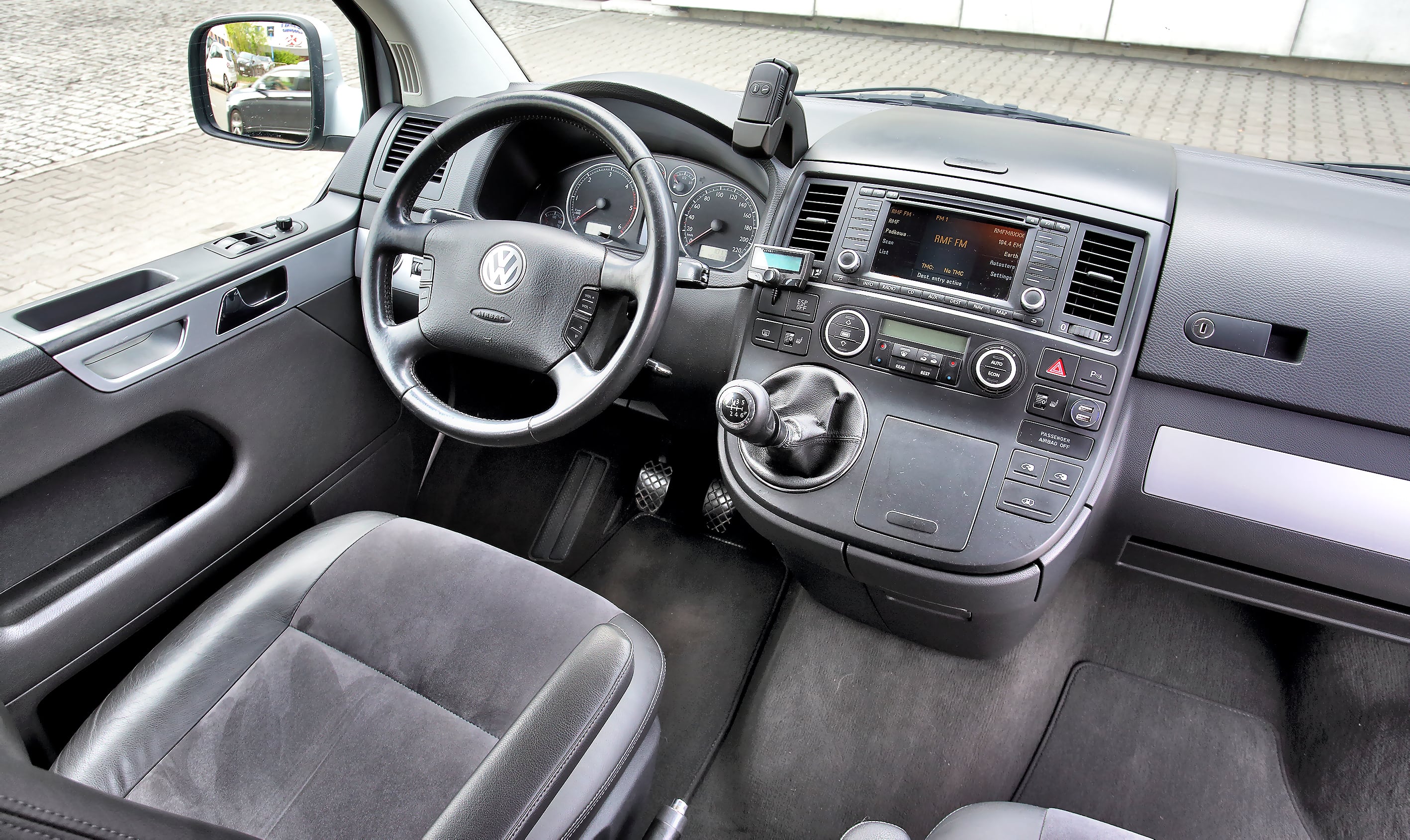 Volkswagen Multivan T5 deska rozdzielcza