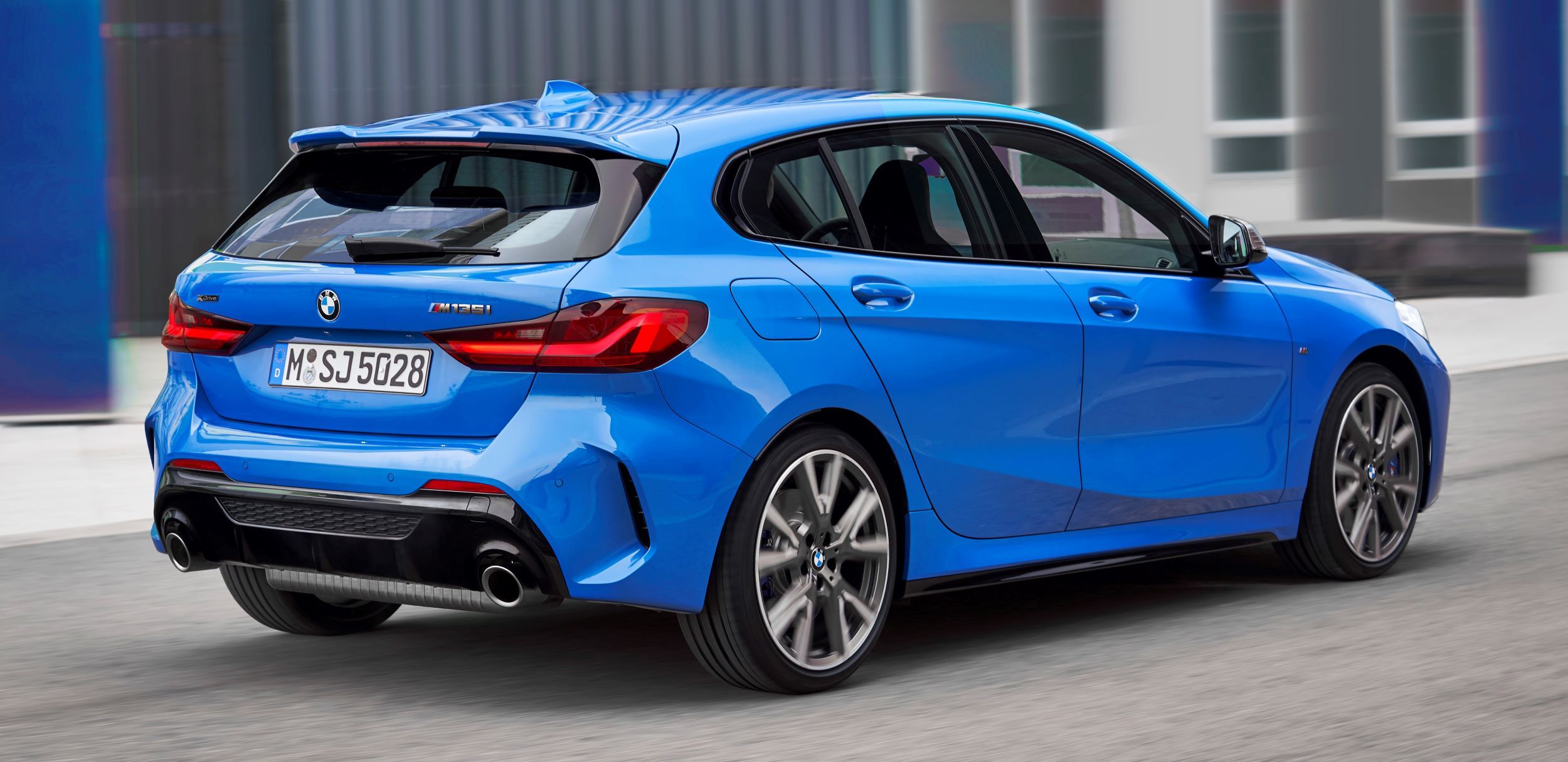 BMW M135i tył