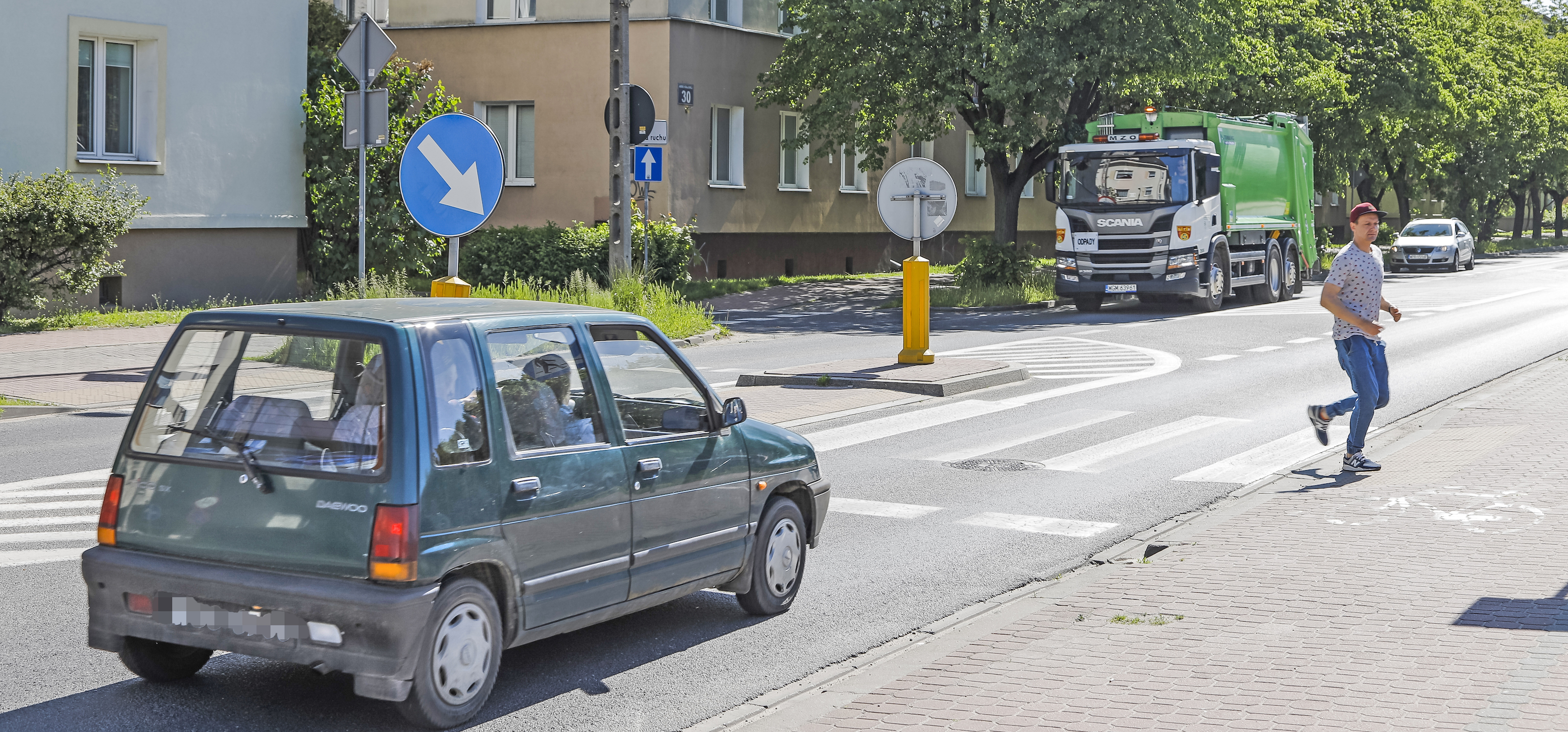 Wchodzenie przed pojazd