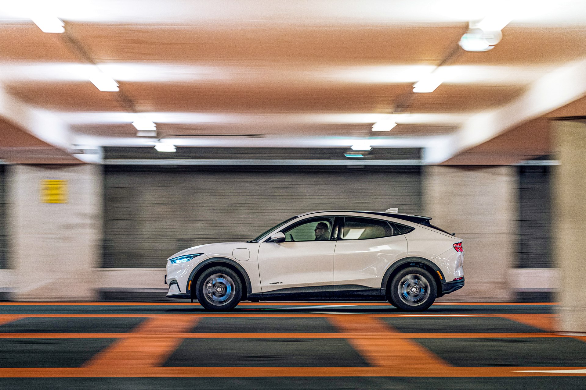 Ford Mustang Mach-E - bok