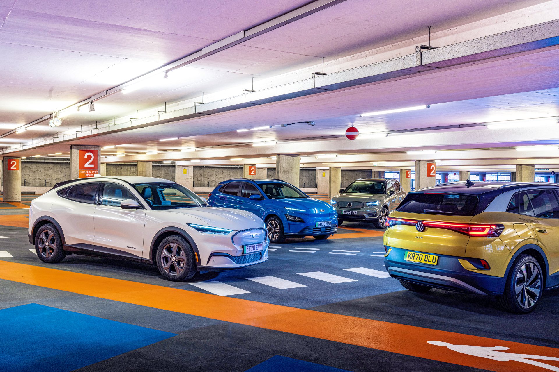 Cztery elektryczne crossovery