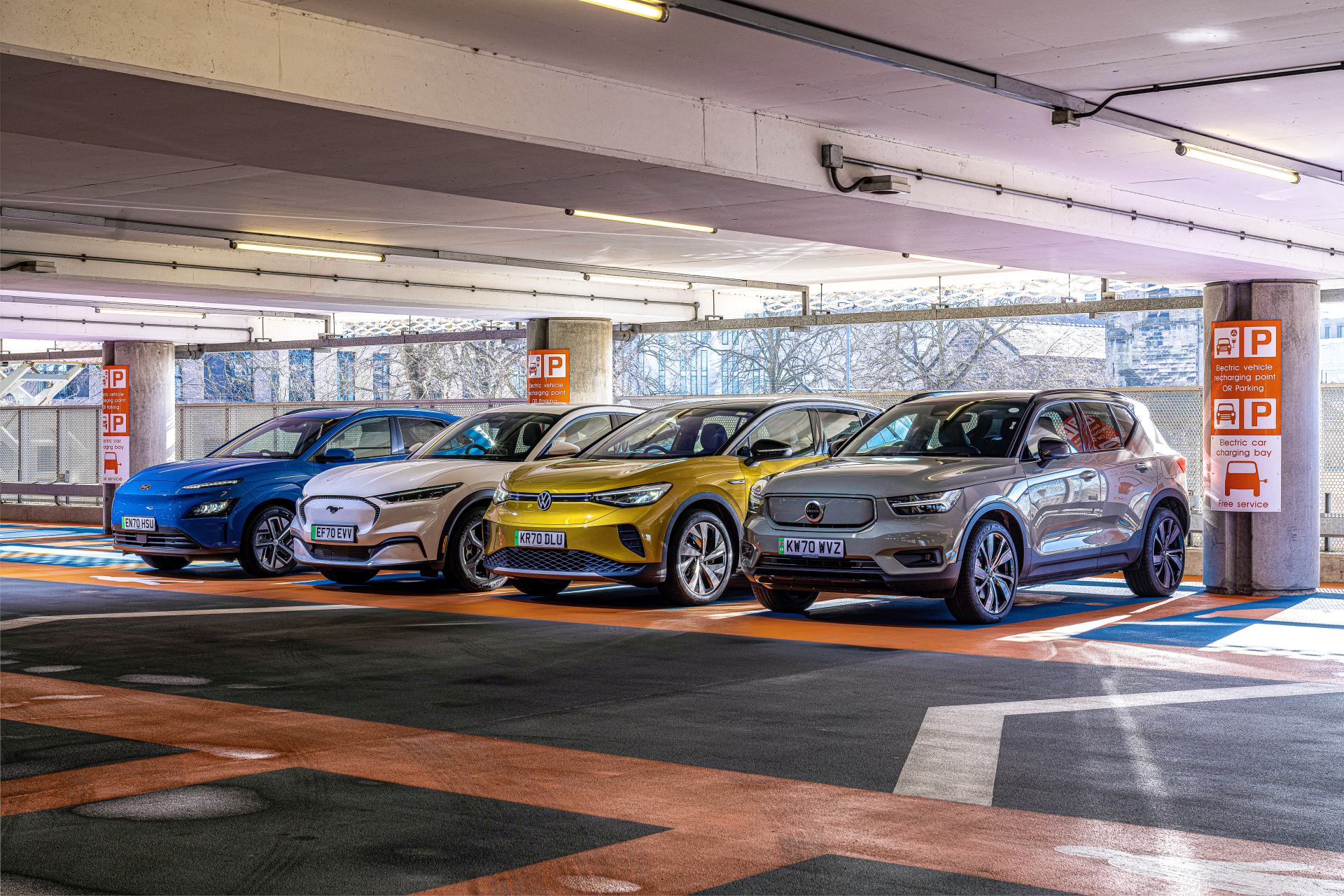 Cztery elektryczne crossovery