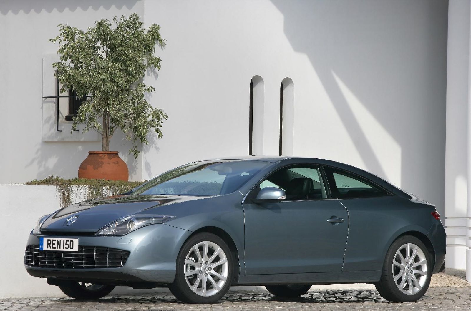 Renault Laguna Coupe – sylwetka