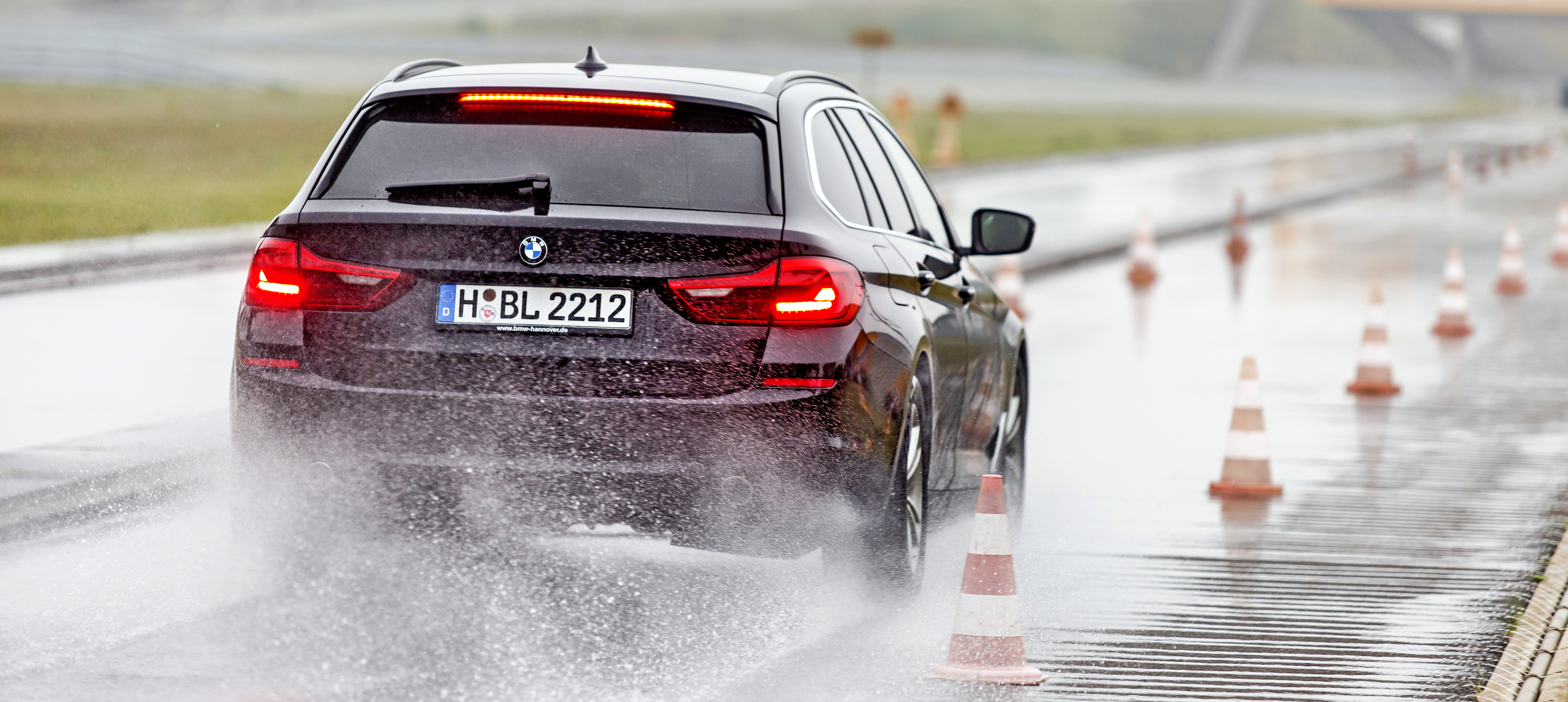 Hamowanie ze 100 km/h na mokro