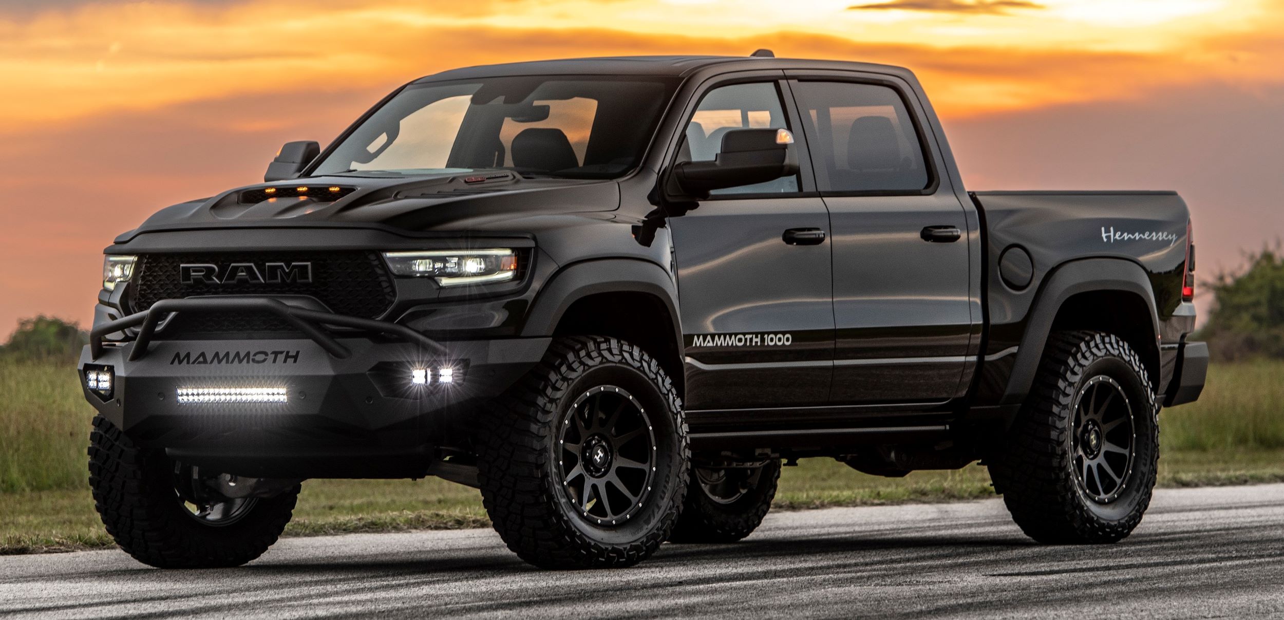 Hennessey Mammoth 1000 TRX przód