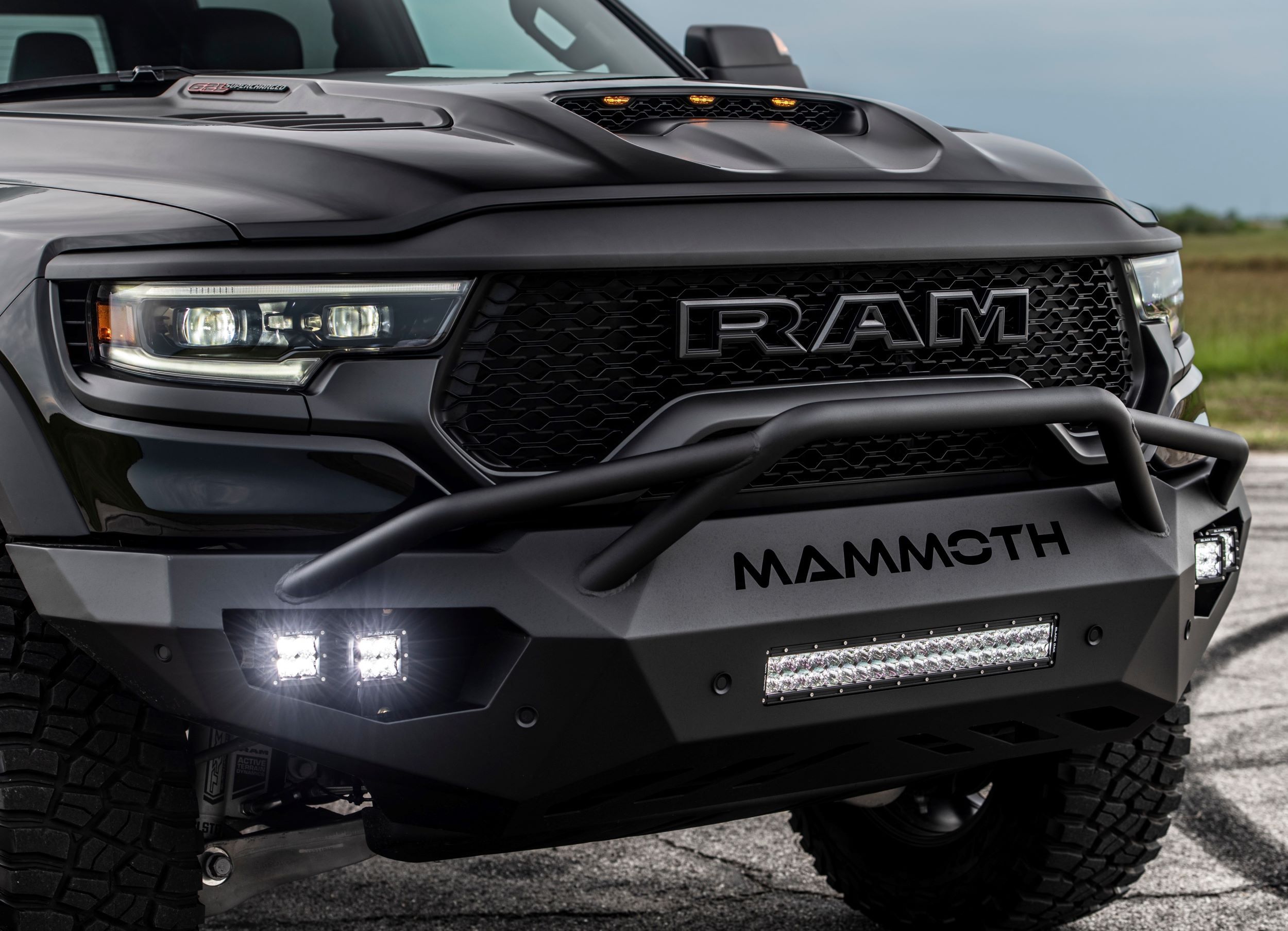 Ram trx объем. Dodge Ram TRX 2022. Dodge Ram 1500 TRX. Ram TRX Mammoth 1000. Ram 1500 TRX 2022.