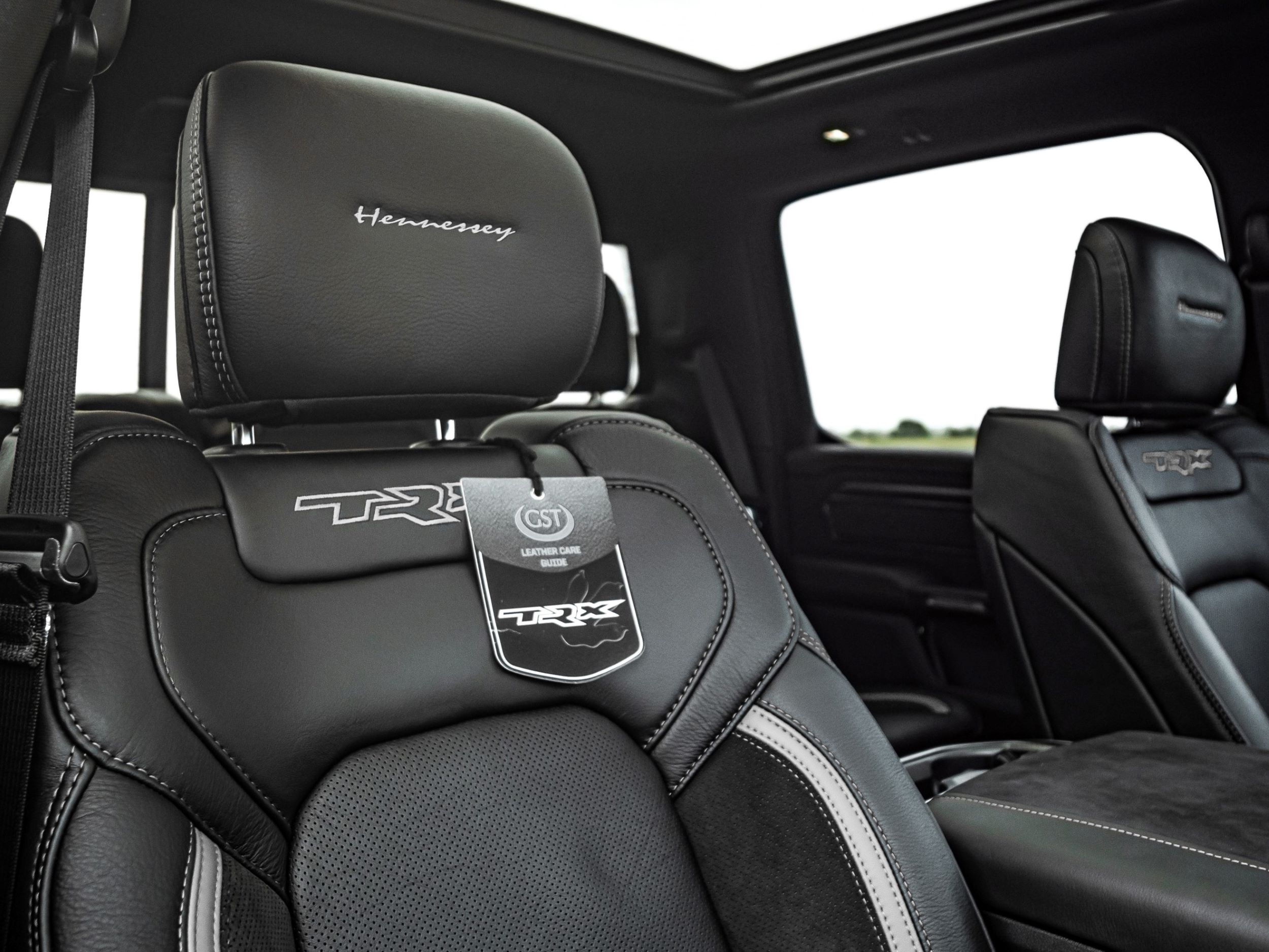 Hennessey Mammoth 1000 TRX fotele